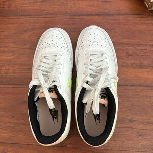 Women’s Nike court vision low